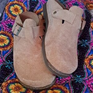 UNIONBAY Suede Slip-On Clogs in Tan